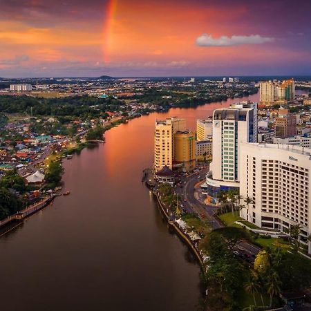 Riverbank Suites Level 12 Kuching Buitenkant foto