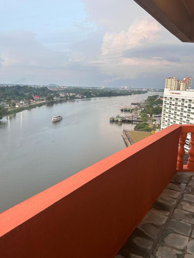 Riverbank Suites Level 12 Kuching Buitenkant foto